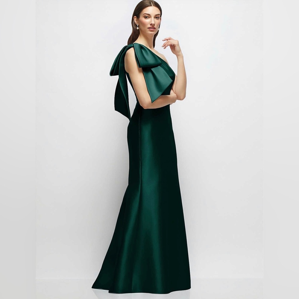 NEW Alfred Sung Style D879 One Shoulder Bow Sateen Gown, Size 14